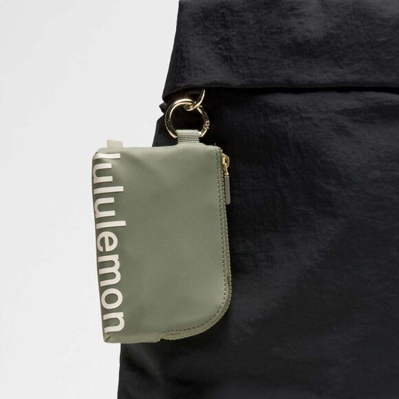 NWT Lululemon Clippable Card Pouch, Bay Leaf/Light Ivory/Gold - Picture 2 of 7